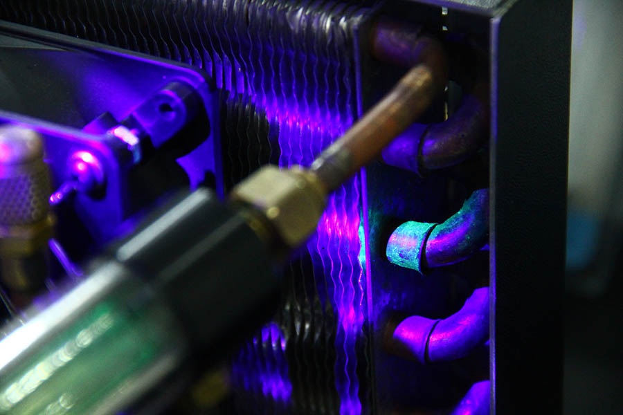 Contraste UV aprimora controle e eliminação de vazamentos de fluidos frigoríficos