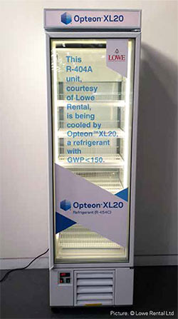 Expositor refrigerado com o fluido refrigerante Opteon XL20 (R-454C)
