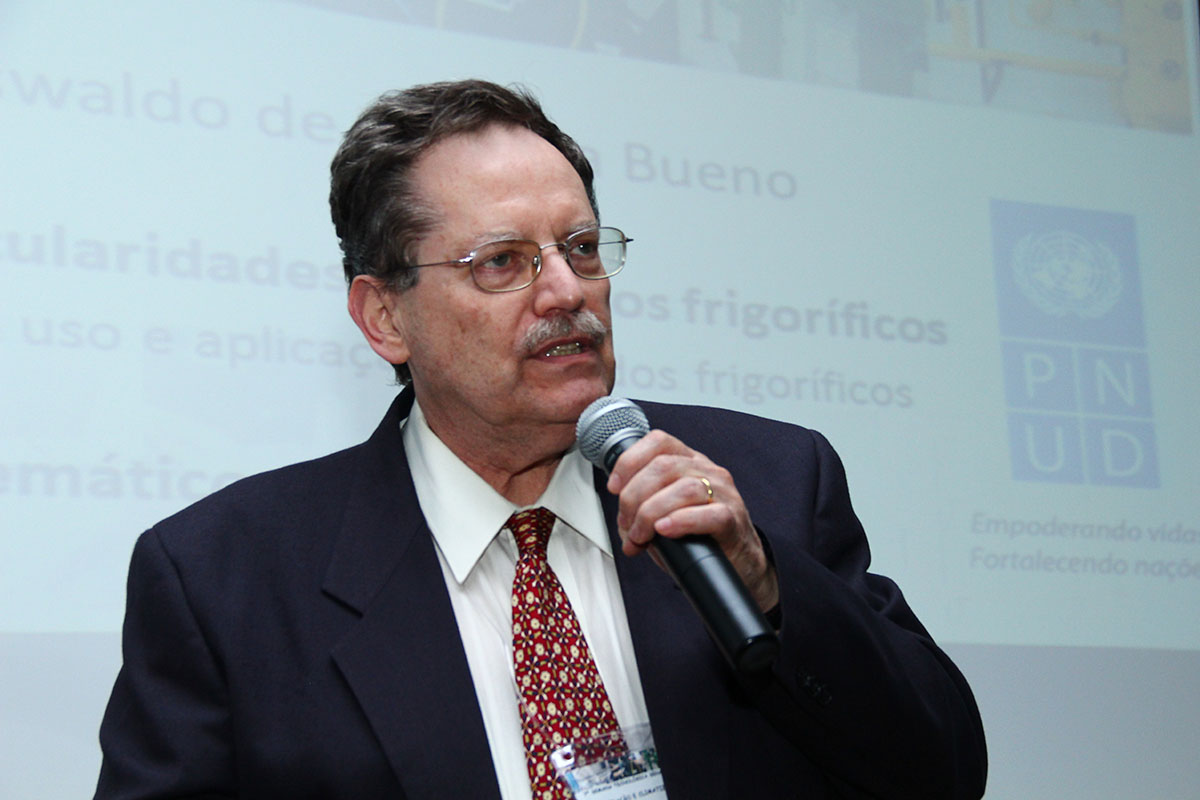 Professor Oswaldo Bueno - Ashrae