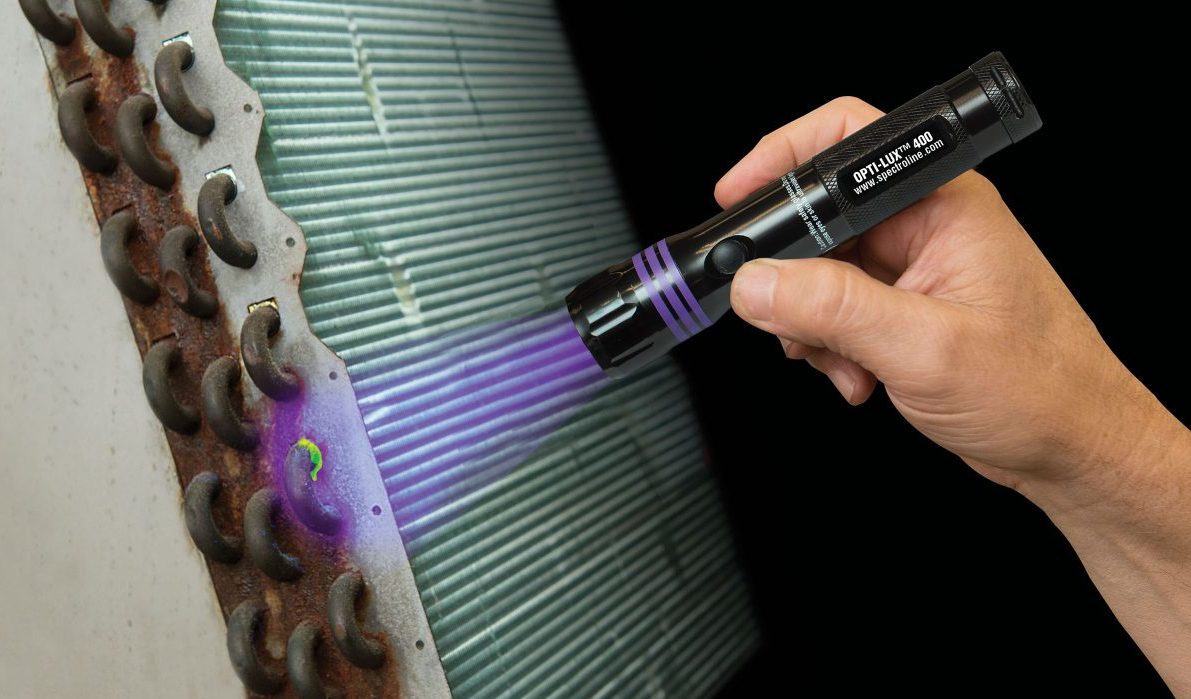 Lanterna UV e contraste fluorescente