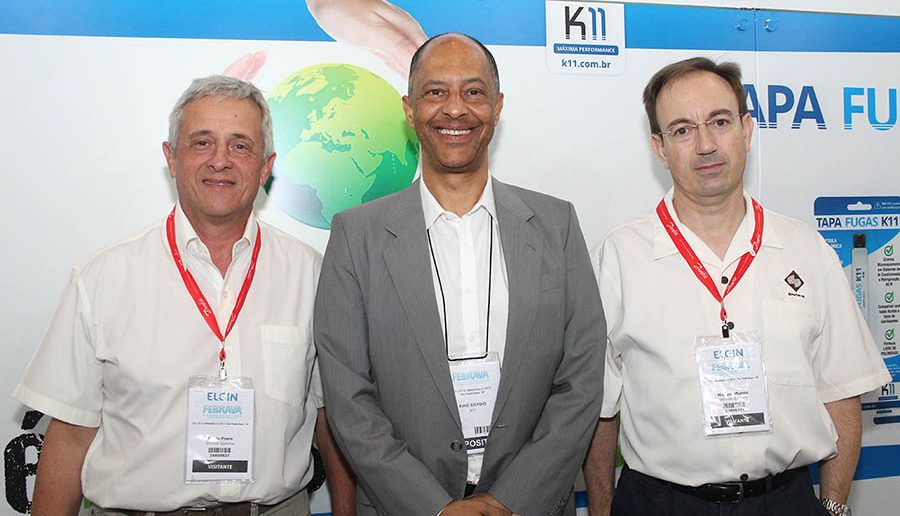 O gerente geral da Shrieve do Brasil, Paulo Frare, o diretor da K11, Kiko Egydio, e o engenheiro de aplicação sênior da Shrieve, Marcelo Muñoz Alonso, durante a Febrava 2017