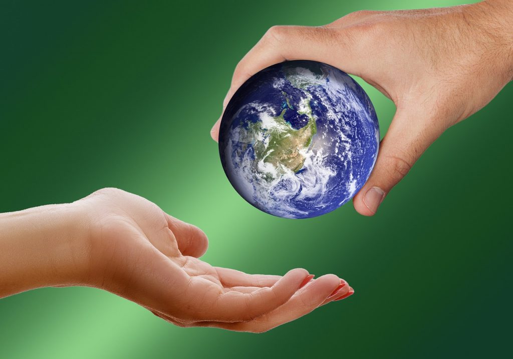 Planeta Terra nas mãos do ser humano