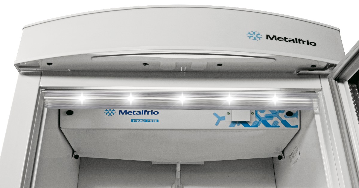 Iluminação de LED em refrigerador comercial fabricado pela Metalfrio