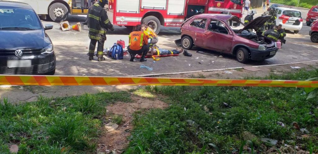 Refrigerista Ronaldo Romão de Lima foi socorrido pelo Corpo de Bombeiros após explosão causada por vazamento de gás acetileno no interior de seu veículo