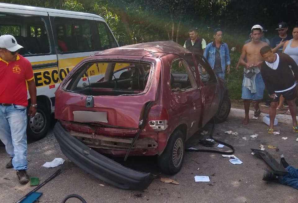 Carro de refrigerista destruído por explosão de gás acetileno na zona leste de São Paulo