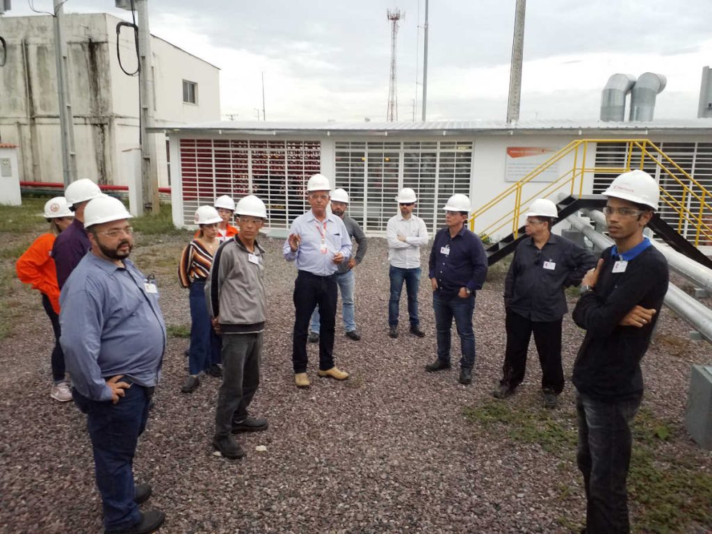 Instaladores de ar condicionando visitando planta de fluidos refrigerantes da Chemours em Manaus (AM) | Foto: Nando Costa/Pauta Fotográfica