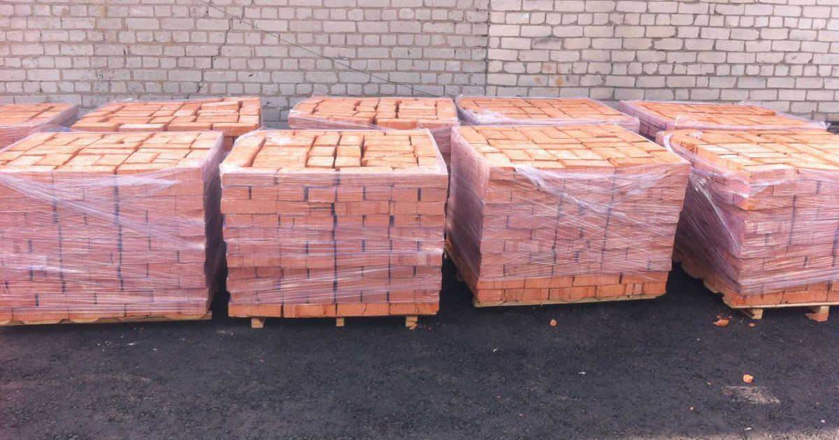 Homem é preso por transportar tijolos em vez de gás refrigerante