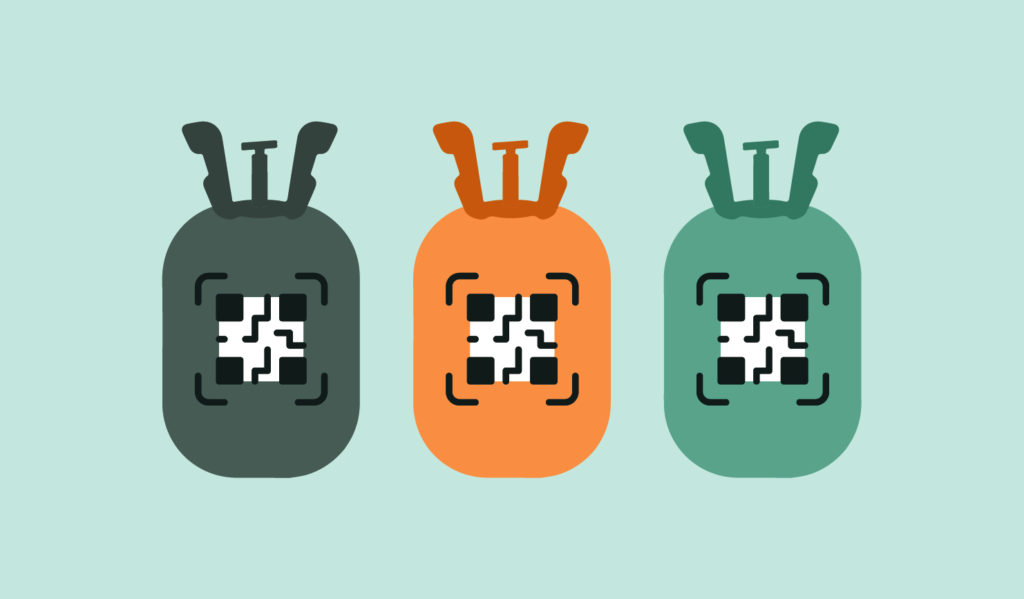 Três botijas de gases refrigerantes dispostas lado a lado e com QR Code no centro de cada vasilhame