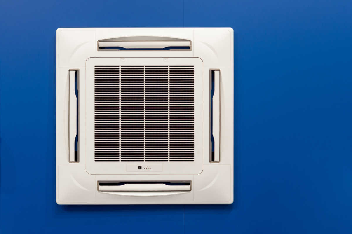 Evaporadora de aparelho de ar condicionado do tipo split cassete | Foto: Shutterstock