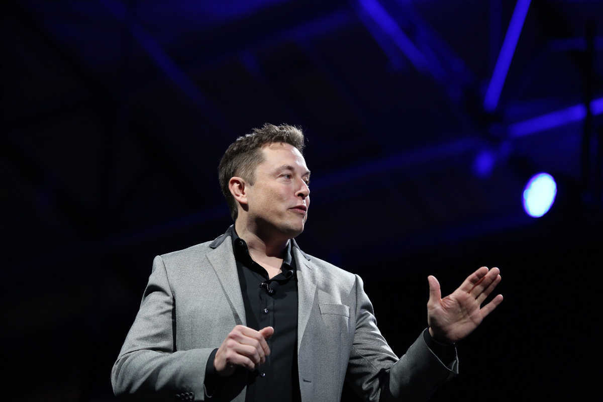 O empresário Elon Musk falando em público em Nova York