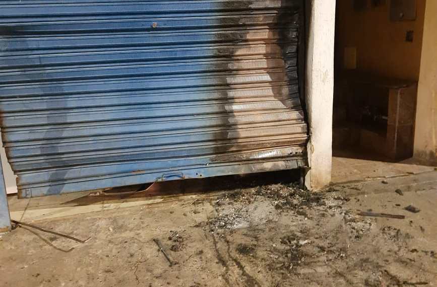 Bombeiros apagaram incêndio ocorrido na madrugada de hoje (3/3) em oficina de refrigeração localizada em Minas Gerais | Foto: Corpo de Bombeiros