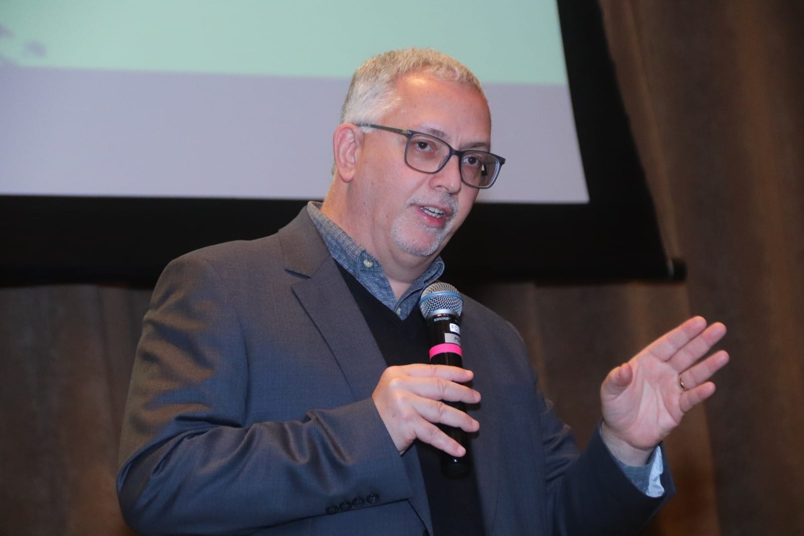 O secretário de Mudanças Climáticas do município de São Paulo, Antonio Fernando Pinheiro Pedro, durante palestra proferida no 2º Fórum de Sustentabilidade do capítulo brasileiro da Associação Americana de Engenheiros de Aquecimento, Refrigeração e Ar Condicionado (Ashrae) no Crea-SP | Foto: Nando Costa/Pauta Fotográfica