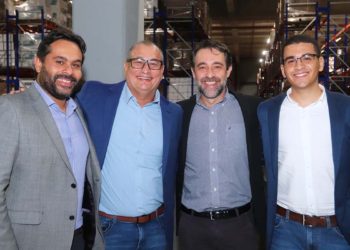 Carlos Ribeiro, Gilson Miranda, Renato Cesquini e Guilherme Leonel no novo centro de distribuição da Clima Rio, em Vila Velha (ES) | Foto: Nando Costa/Pauta Fotográfica