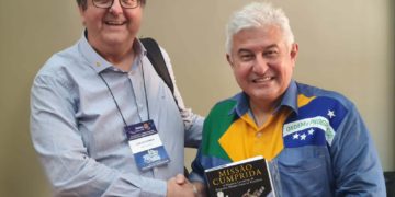 O candidato a deputado federal pelo Republicanos Carlos Trombini e o candidato a senador por São Paulo pelo Partido Liberal, Marcos Pontes, durante encontro no interior de São Paulo | Foto: Viviane Nunes/VN Comunicação