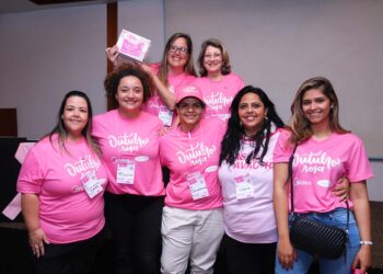 Organizadoras do primeiro Outubro Rosa do Elas no AVAC-R, movimento feminino composto por empresárias e trabalhadoras do setor de refrigeração e ar condicionado | Foto: Nando Costa/Pauta Fotográfica