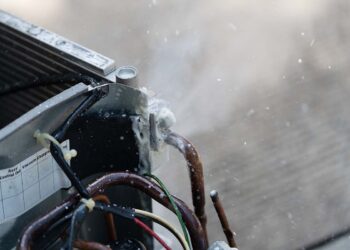 Fluido refrigerante vazamento de sistema de ar condicionado | Foto: Shutterstock