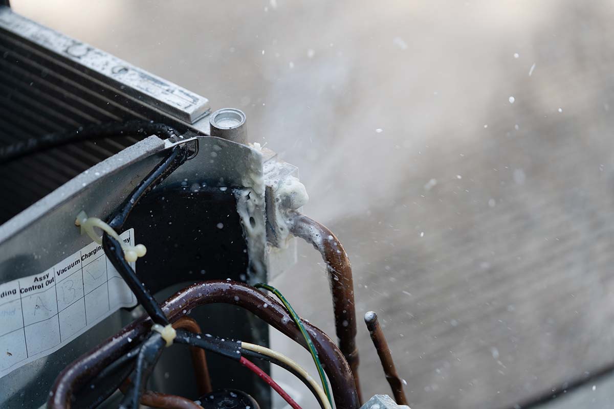 Fluido refrigerante vazamento de sistema de ar condicionado | Foto: Shutterstock