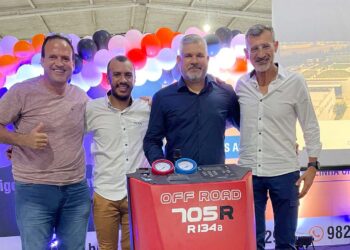 O professor Sérgio Eugênio da Silva, o coordenador da área técnica da Texa, Rodrigo Camilo da Rocha, o diretor-geral da BRN Refrigeração, Brian Macedo Caldas, e o diretor técnico da Texa, Miguel López | Foto: Divulgação/BRN