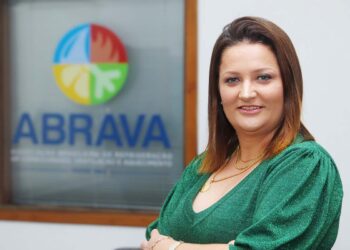 A presidente do Comitê de Mulheres da Abrava, Priscila Baioco, na sede da entidade representativa da indústria brasileira de aquecimento, ventilação, ar condicionado e refrigeração (AVAC-R) | Foto: Nando Costa/Pauta Fotográfica