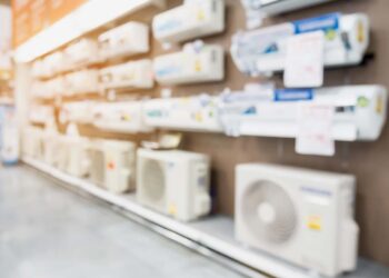 Seção de vendas de condicionadores de ar em loja de departamento | Foto: Shutterstock