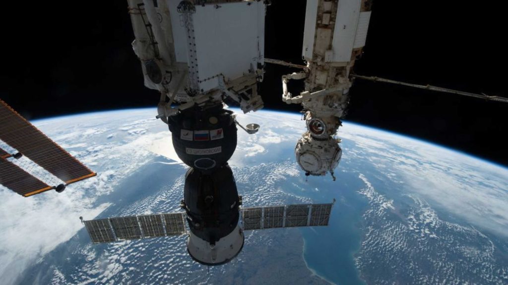 Espaçonave russa na Estação Espacial Internacional | Foto: Divulgação/Nasa