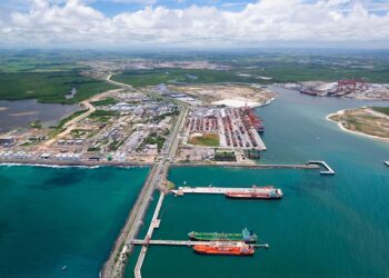 Porto de Suape, Ipojuca, Pernambuco, em março de 2014 | Foto; Cacio Murilo/Shutterstock