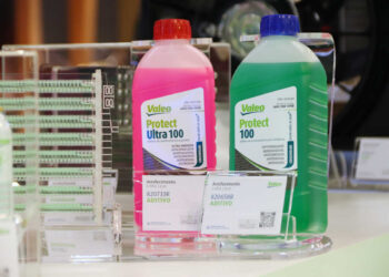 Fluidos de arrefecimento em exposição no estande da Valeo na Automec 2023 | Foto: Nando Costa/Pauta Fotográfica