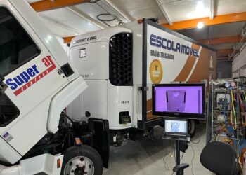 Caminhão com unidade de refrigeração Themo King | Foto: Divulgação/Super Ar