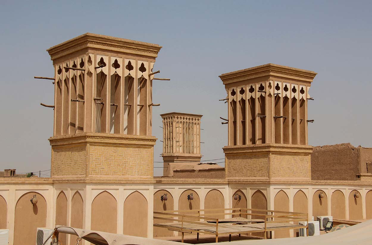 Elemento tradicional da arquitetura persa, torre de vento na cidade de Yazd, no Irã | Foto: Mavritsina Irina/Shutterstock
