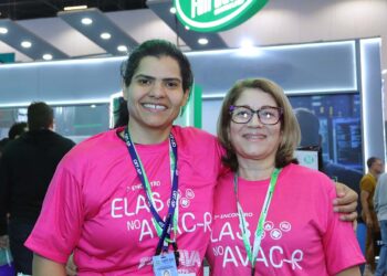 A fundadora do movimento Elas no AVAC-R, Carmosinda Santos, e a empresária Helena Bento Furtado na Febrava 2023 | Foto: Nando Costa/Pauta Fotográfica
