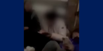 Captura de tela do vídeo de mulheres presas caminhão frigorífico obtido por jornalista da BBC News | Foto: Reprodução