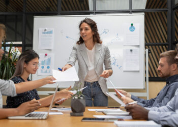 Brasil supera a média do G20 em liderança feminina nas empresas