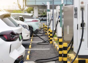 O que vale a pena você saber desde já sobre carros híbridos e elétricos