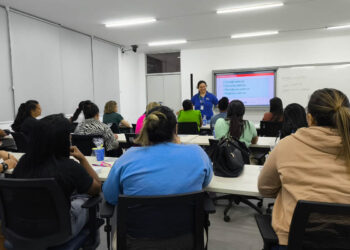 Mulheres estudam climatização em curso gratuito no SENAI-RN
